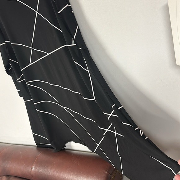 Alfani Geometric Back & White Printed Stretchy Boat-Neck Tunic Top , XL, EUC - Picture 8 of 8